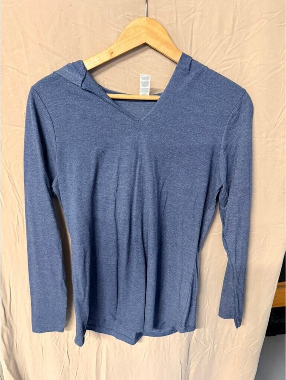 District Perfect Tri Blue Long Sleeve Hoodie Shirt Medium